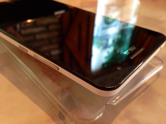 bán ZENFONE 6 đẹp 99% - CPU 4 nhân - ram 2GB và 2 sim tiện lợi - 3