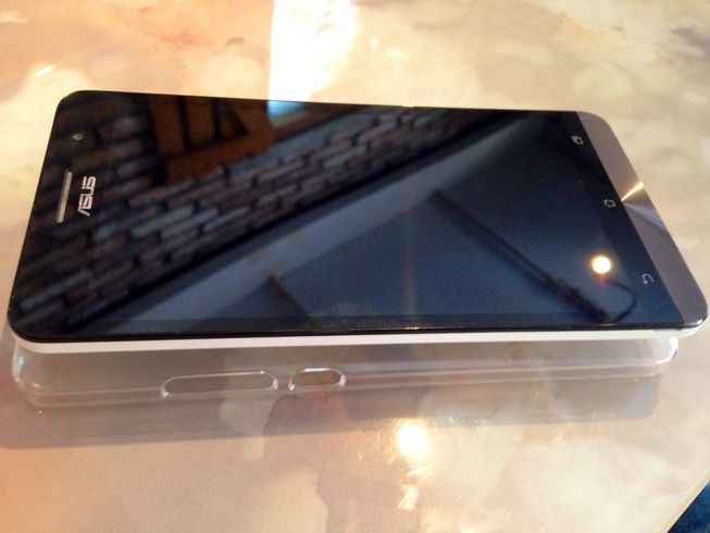 bán ZENFONE 6 đẹp 99% - CPU 4 nhân - ram 2GB và 2 sim tiện lợi - 1