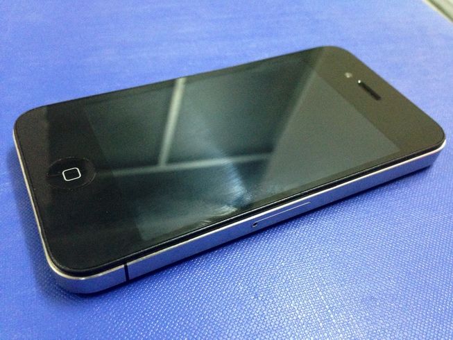 dư dùng bán IPHONE 4 - 16G - quốc tế màu đen, còn 98%