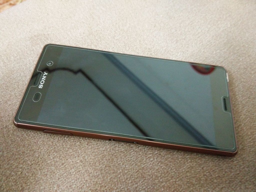 dư dùng bán cái SONY Z3 màu đồng côper, đẹp leng keng fullbox