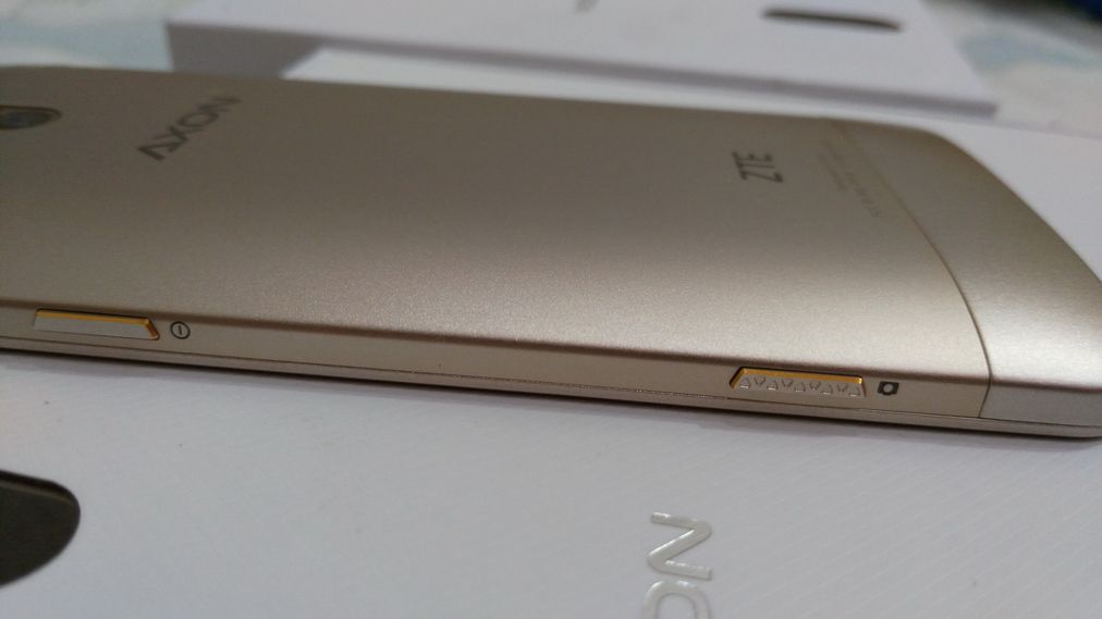 bán vài cái hàng độc ZTE AXON - ZTE Z9 mini - LENOVO VIBE SHOT - 5