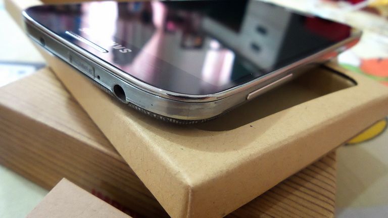 SAMSUNG S4 hàng Mĩ T-Mobile - 99% - fullbox - đen cực đẹp - 6