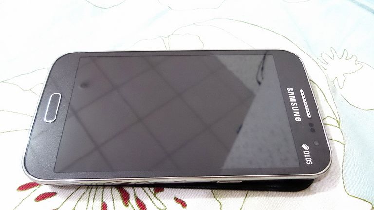 SAMSUNG WIN - 2 sim online - 4 nhân - 4,7 - máy đẹp và rẻ