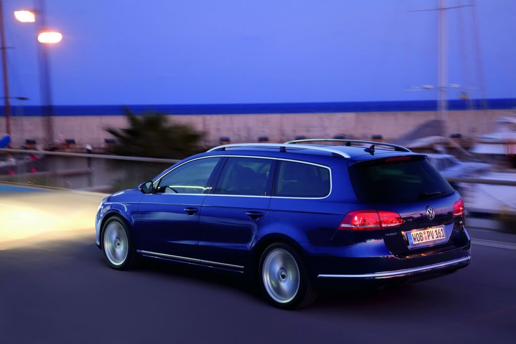 New-VW-Passat-wagon-back.jpg