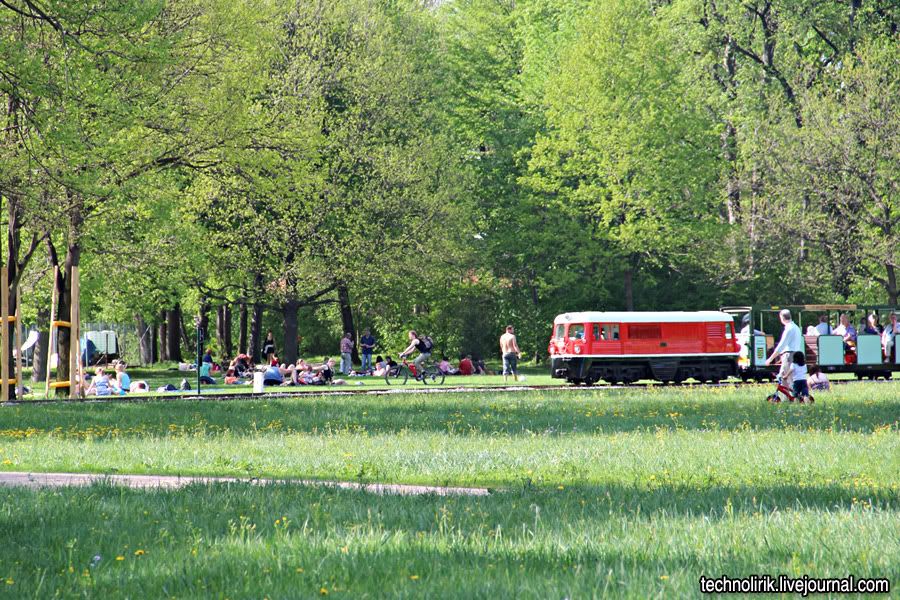 Дрезденская детская железная дорога в центральном городском парке.