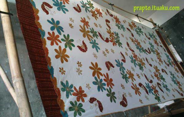 batik sragen pewarnaan tolet batik sragen warna ceria