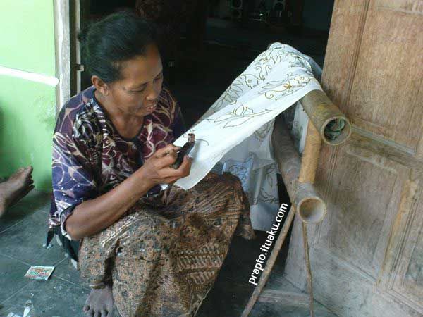 simbah membatik canting hasilnya lebih baik hlo