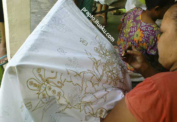 membatik dengan canting membatik dengan canting dengan hati