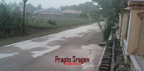 akibat hujan abu di sragen jalan kampung halaman akibat hujan abu