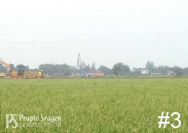 Aktivitas Alat Berat di lokasi proyek tol Solo Ngawi