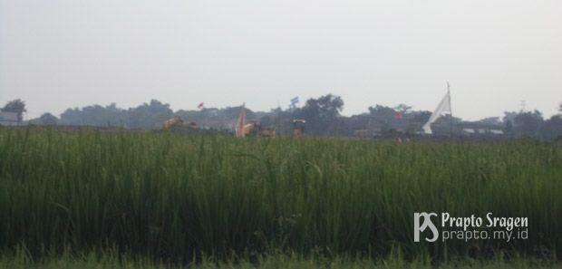 Aktivitas Alat Berat di lokasi Proyek Tol Kertosono