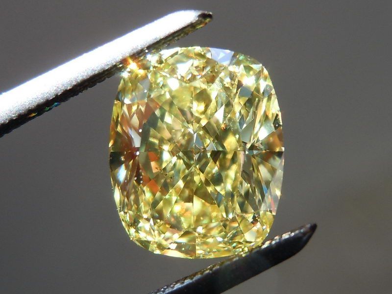 fancy yellow diamond