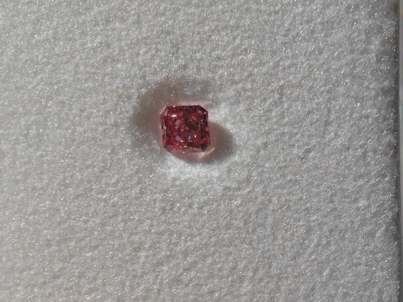 vivid pink diamond