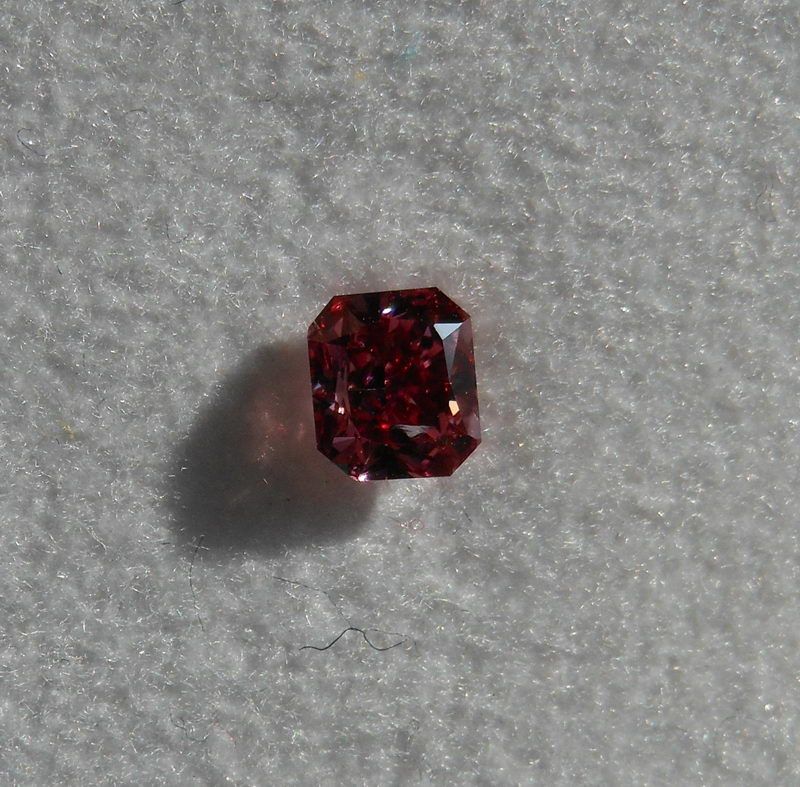 loose red diamond