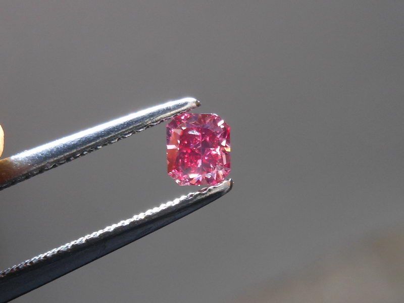 picture of a red diamond