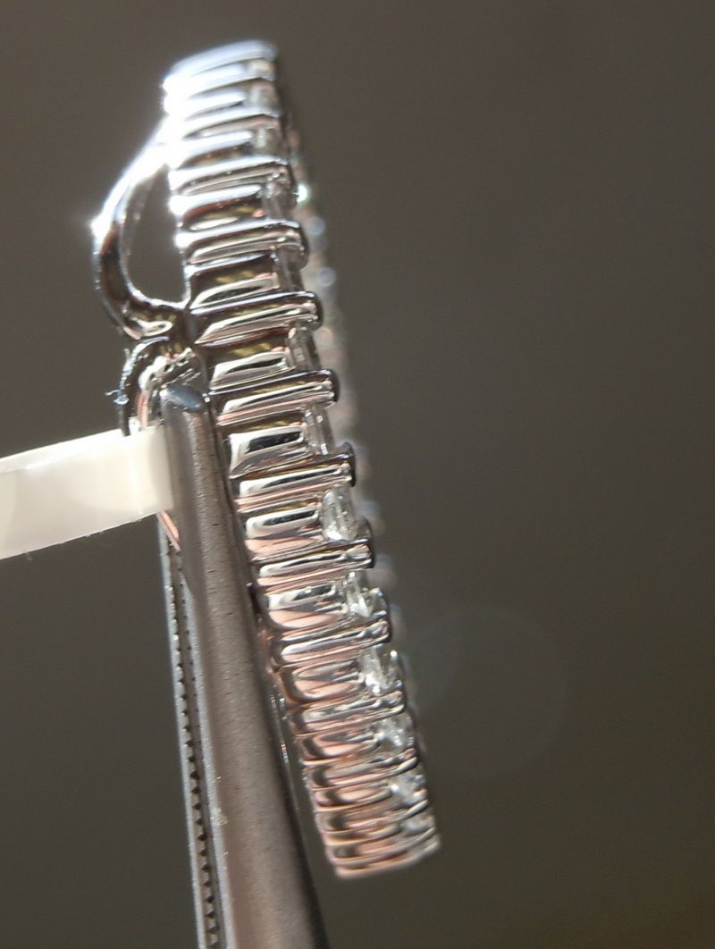 colorless diamond pendant