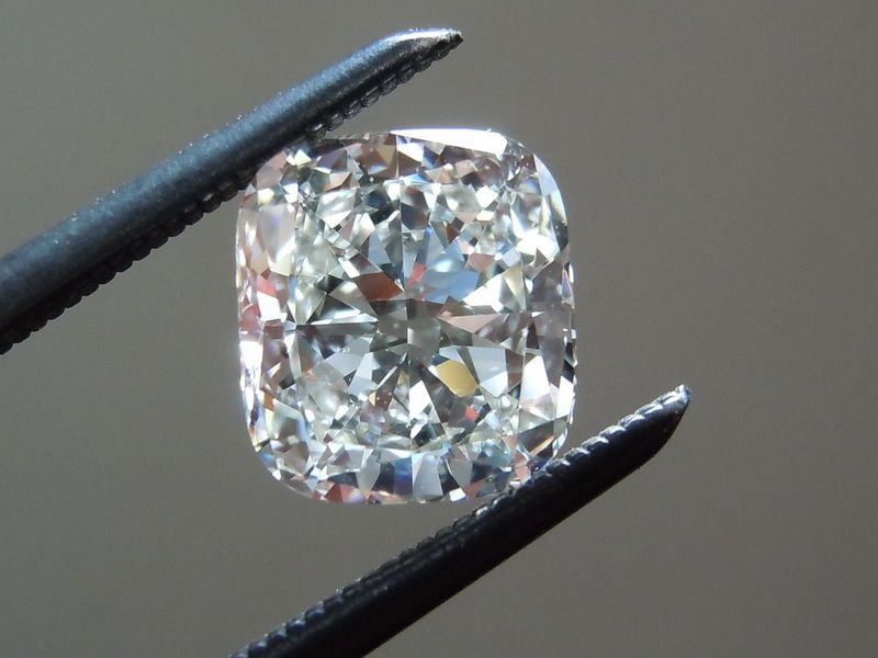 colorless cushion cut diamond