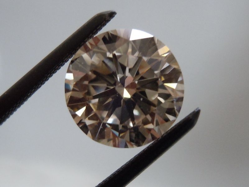 light brown round brilliant cut diamond