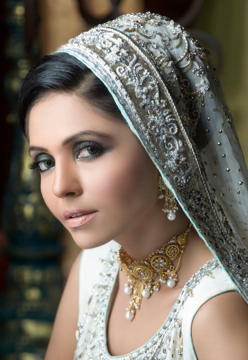 30276 10150156530605290 328968920289 12242966 3236107 n - Stunning Bridal Make Overs by Laiqa Hasan