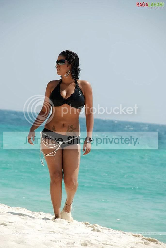 mumaithkhan28106.jpg