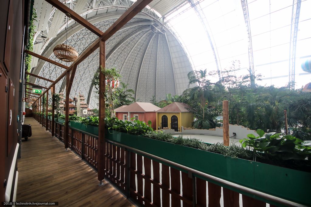 Inside the dome today, refitted as Tropical Islands. Author: Alex Technolirik – LiveJournal @technolirik