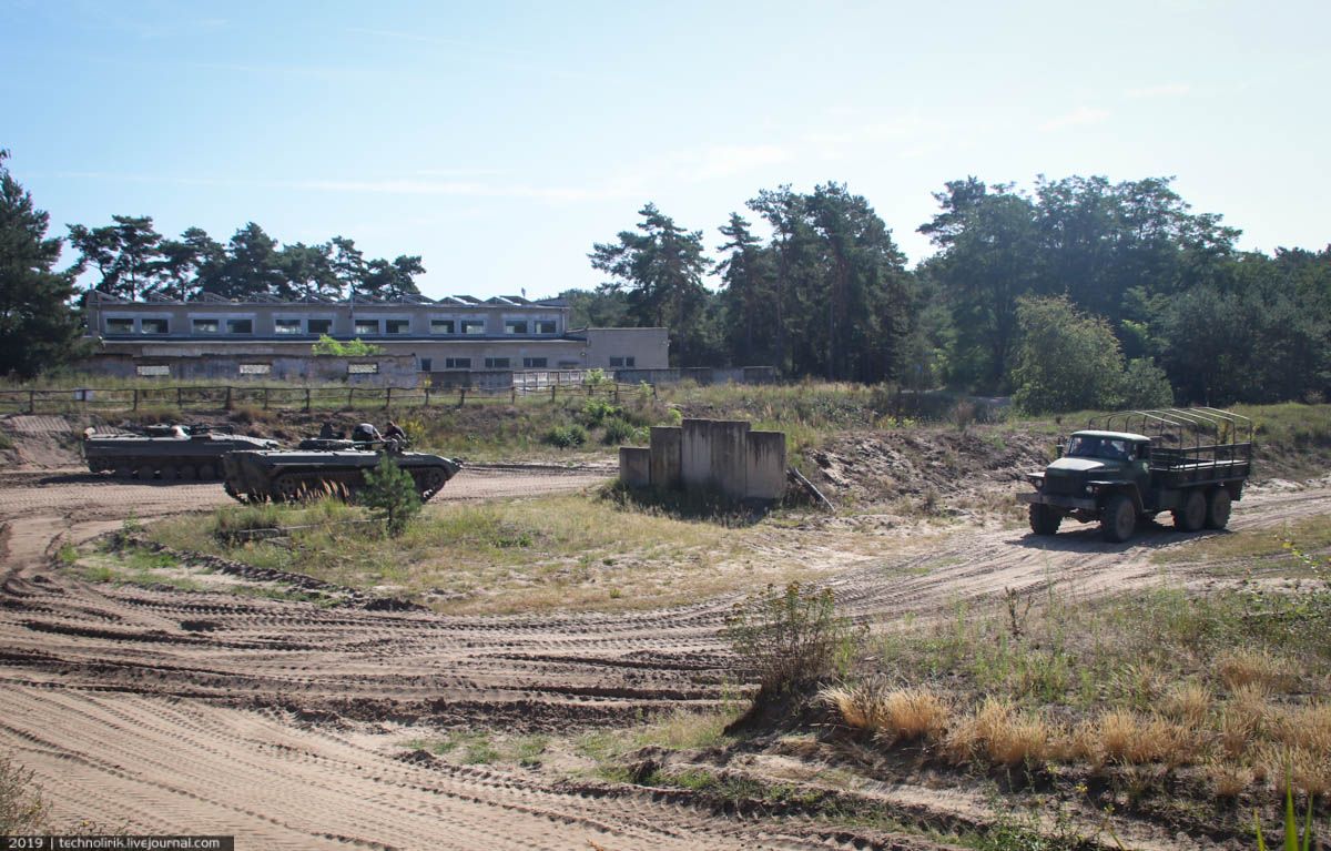 Покатушки на БМП-1 в Мальвинкеле Покатушки на БМП-1 в Мальвинкеле машины, можно, место, боевой, который, машина, техники, десантного, будет, очень, оружия, машине, которые, покатушки, также, трассе, командира, Восточной, внутри, рулем