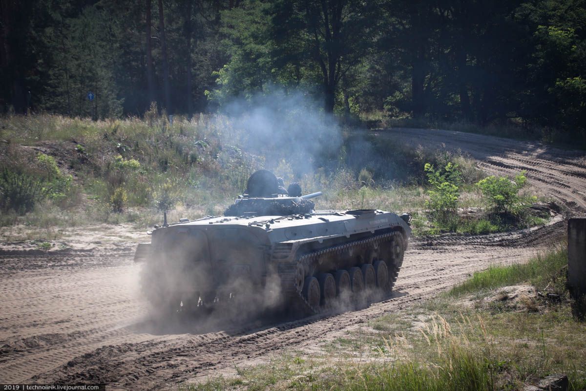Покатушки на БМП-1 в Мальвинкеле Покатушки на БМП-1 в Мальвинкеле машины, можно, место, боевой, который, машина, техники, десантного, будет, очень, оружия, машине, которые, покатушки, также, трассе, командира, Восточной, внутри, рулем