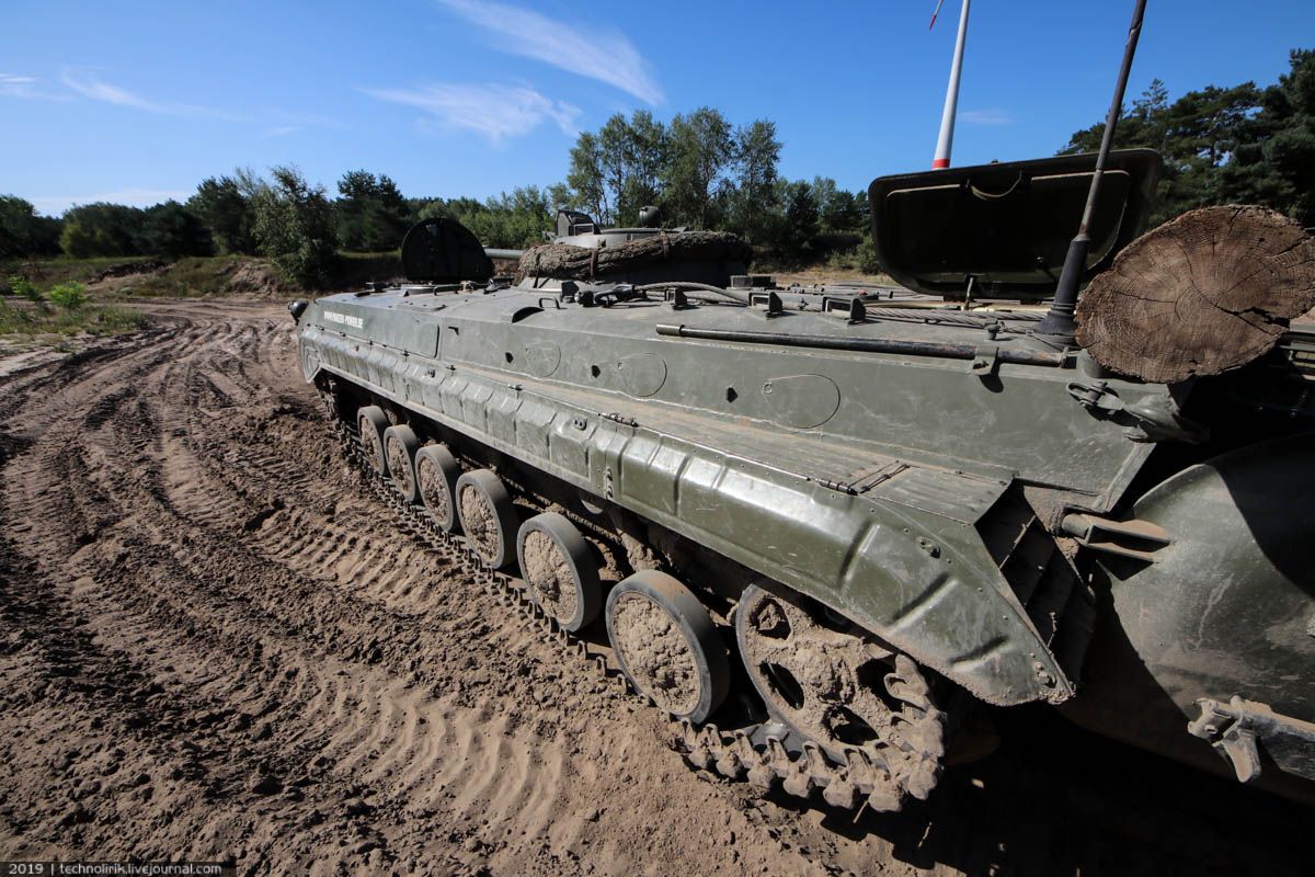 Покатушки на БМП-1 в Мальвинкеле Покатушки на БМП-1 в Мальвинкеле машины, можно, место, боевой, который, машина, техники, десантного, будет, очень, оружия, машине, которые, покатушки, также, трассе, командира, Восточной, внутри, рулем