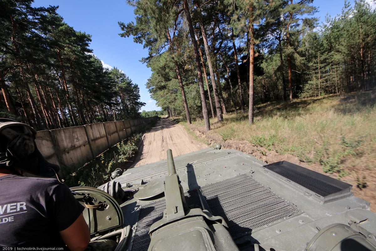 Покатушки на БМП-1 в Мальвинкеле Покатушки на БМП-1 в Мальвинкеле машины, можно, место, боевой, который, машина, техники, десантного, будет, очень, оружия, машине, которые, покатушки, также, трассе, командира, Восточной, внутри, рулем