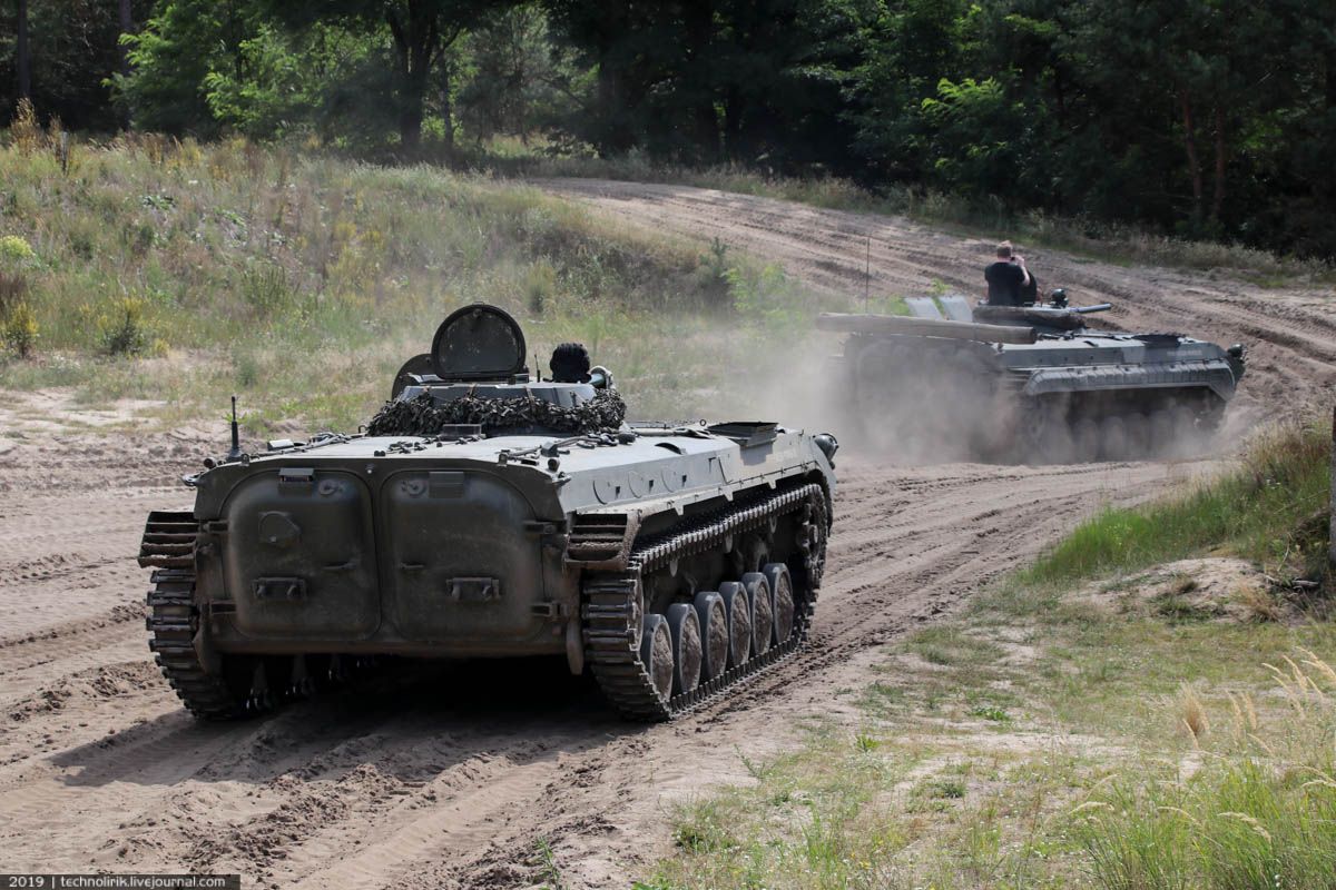 Покатушки на БМП-1 в Мальвинкеле Покатушки на БМП-1 в Мальвинкеле машины, можно, место, боевой, который, машина, техники, десантного, будет, очень, оружия, машине, которые, покатушки, также, трассе, командира, Восточной, внутри, рулем