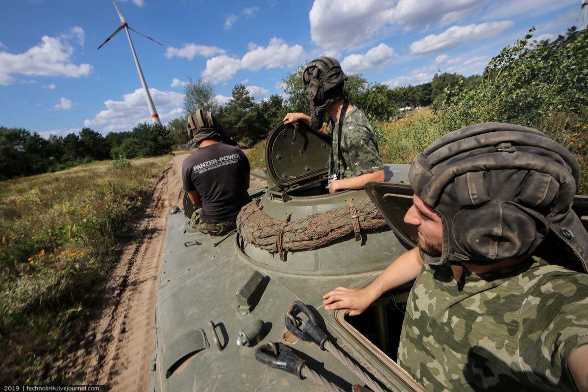 Покатушки на БМП-1 в Мальвинкеле Покатушки на БМП-1 в Мальвинкеле машины, можно, место, боевой, который, машина, техники, десантного, будет, очень, оружия, машине, которые, покатушки, также, трассе, командира, Восточной, внутри, рулем