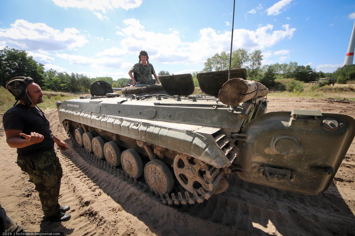 Покатушки на БМП-1 в Мальвинкеле Покатушки на БМП-1 в Мальвинкеле машины, можно, место, боевой, который, машина, техники, десантного, будет, очень, оружия, машине, которые, покатушки, также, трассе, командира, Восточной, внутри, рулем