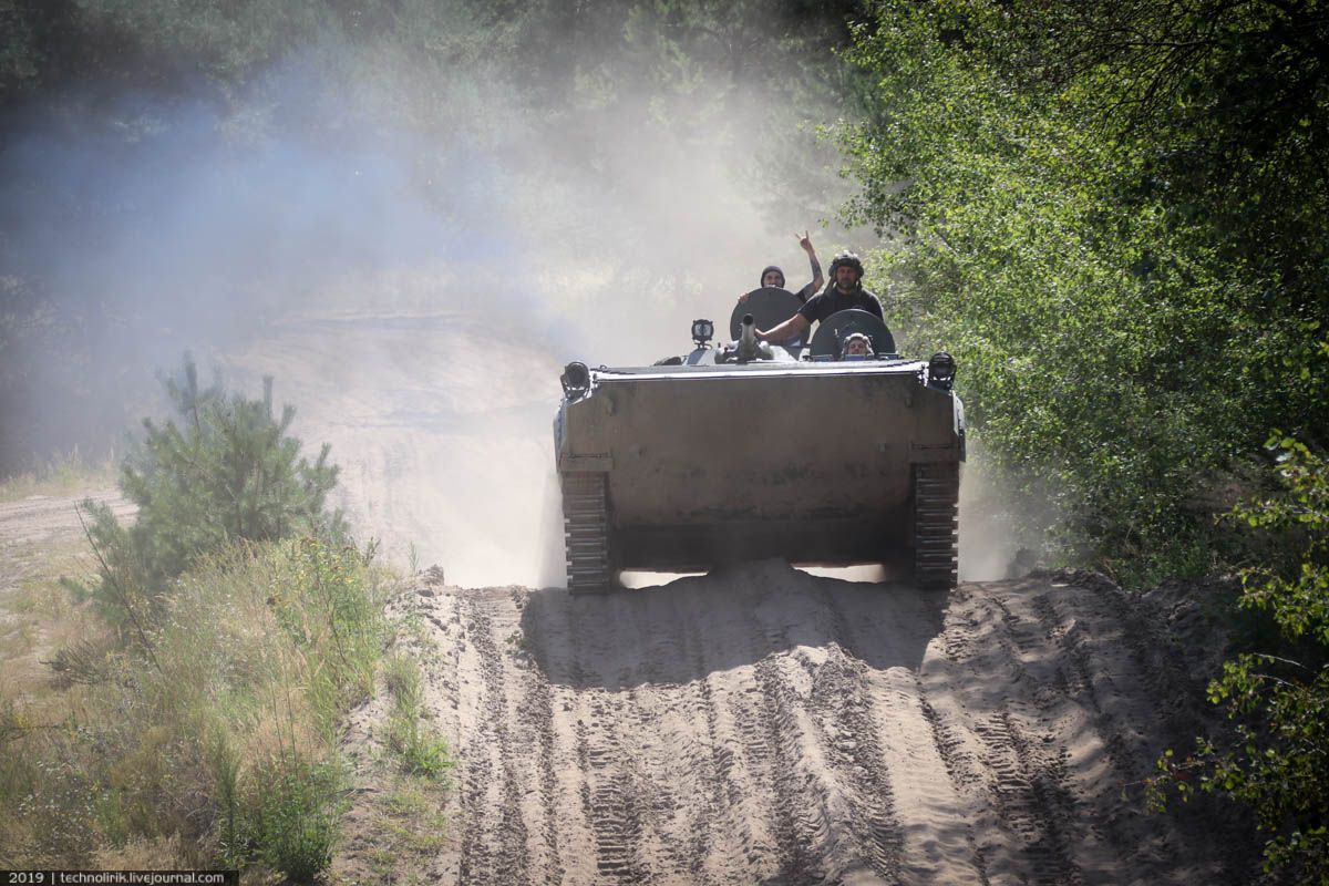 Покатушки на БМП-1 в Мальвинкеле Покатушки на БМП-1 в Мальвинкеле машины, можно, место, боевой, который, машина, техники, десантного, будет, очень, оружия, машине, которые, покатушки, также, трассе, командира, Восточной, внутри, рулем