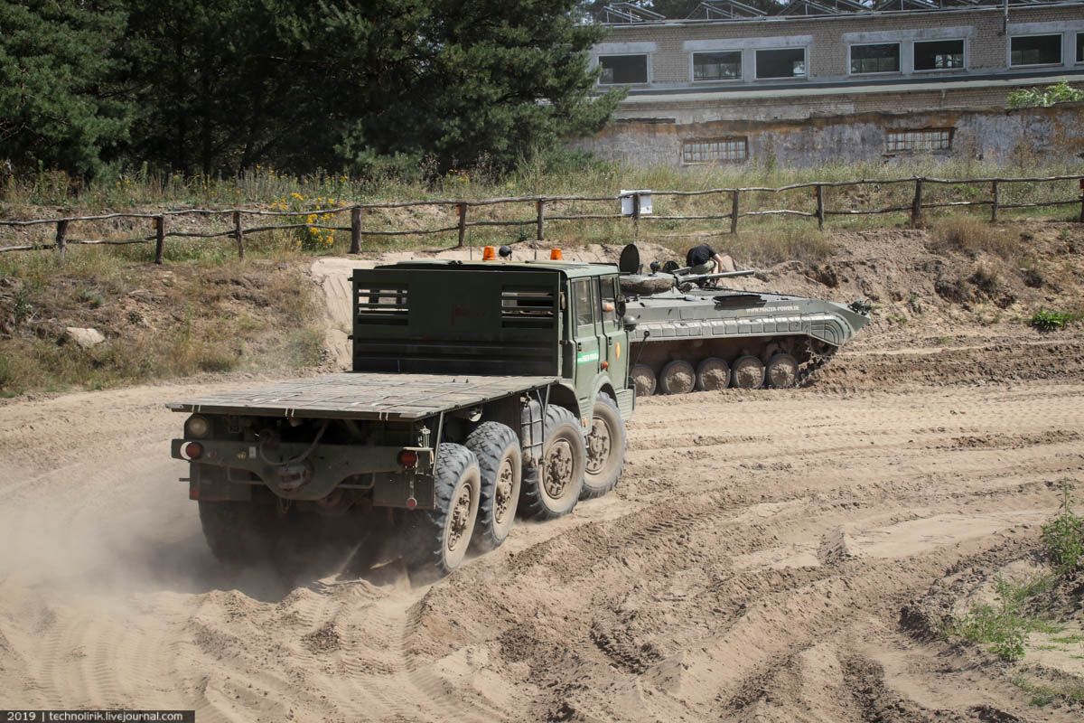 Покатушки на БМП-1 в Мальвинкеле Покатушки на БМП-1 в Мальвинкеле машины, можно, место, боевой, который, машина, техники, десантного, будет, очень, оружия, машине, которые, покатушки, также, трассе, командира, Восточной, внутри, рулем
