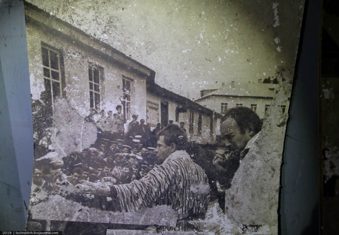 Шперенберг: ГДО и Школа №137 Шперенберг: ГДО и Школа №137 школы, корпуса, офицеров, городка, корпус, очень, одном, выглядит, крышу, городок, полностью, только, место, города, здания, этажа, можно, между, помещений, снимков