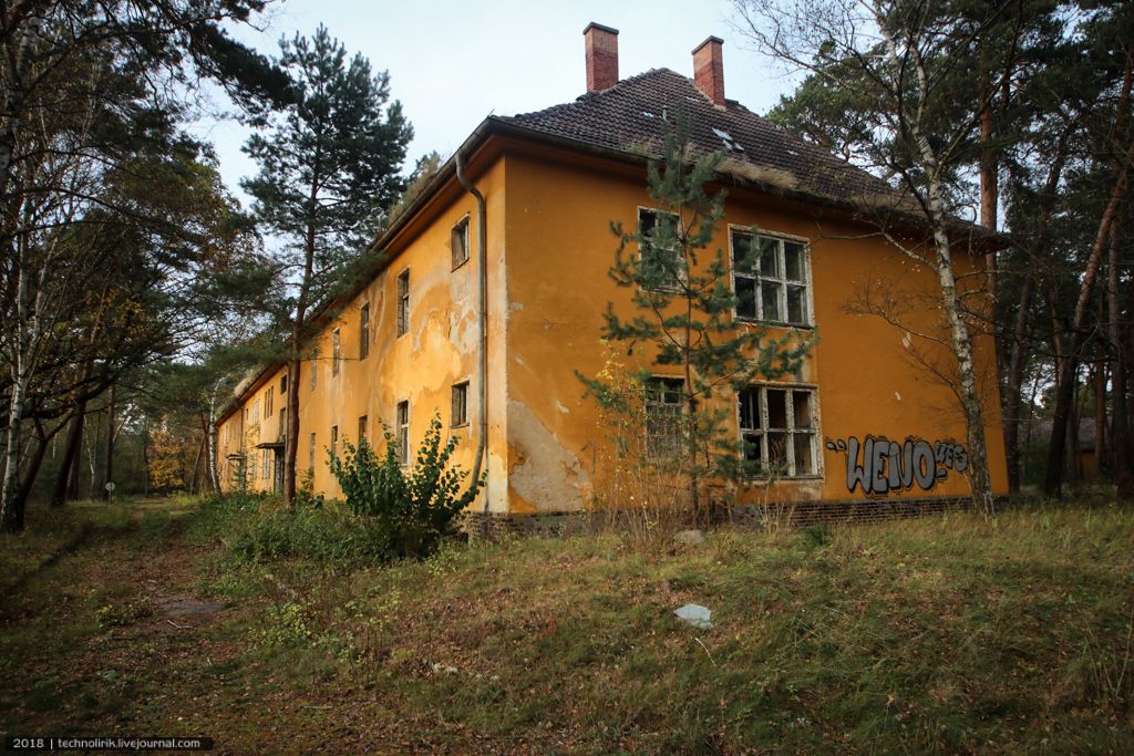 Rare graffiti is still found on the walls of houses, but their number here can not be compared with those towns where there is no protection at all. ©technolirik@livejournal.com