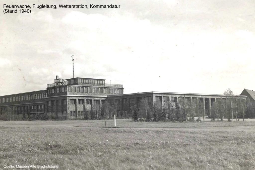 Советский аэродром Витшток в Германии аэродрома, здания, зданий, Витшток, можно, комплекс, взлетнопосадочной, месте, дальше, истории, которые, городок, аэродром, очень, осталось, вообще, чтобы, построек, комплекса, советских