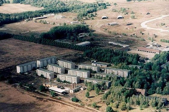 Советский аэродром Витшток в Германии аэродрома, здания, зданий, Витшток, можно, комплекс, взлетнопосадочной, месте, дальше, истории, которые, городок, аэродром, очень, осталось, вообще, чтобы, построек, комплекса, советских