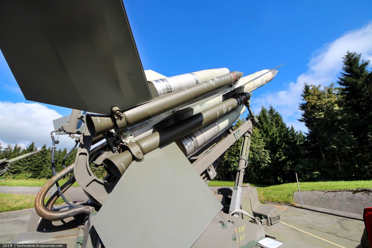 Bloodhound BL-64 - британские ракеты на защите швейцарского неба от советских бомбардировщиков ракеты, управления, комплекса, Швейцарии, ракет, Bloodhound, двигателей, время, центр, этого, позиций, случае, также, бункер, системы, командный, ЗРК Bloodhound, позиции, которой, радара
