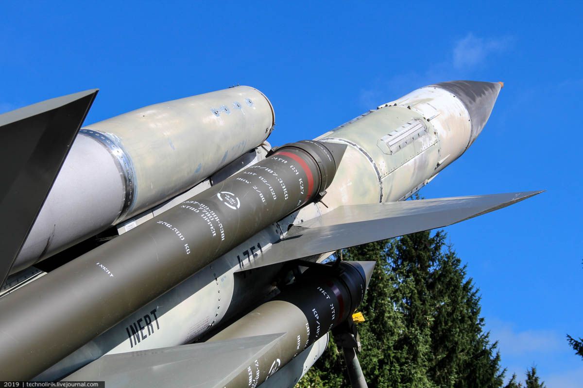 Bloodhound BL-64 - британские ракеты на защите швейцарского неба от советских бомбардировщиков Bloodhound BL-64 - британские ракеты на защите швейцарского неба от советских бомбардировщиков ракеты, управления, комплекса, Швейцарии, ракет, Bloodhound, двигателей, время, центр, этого, позиций, случае, также, бункер, системы, командный, ЗРК Bloodhound, позиции, которой, радара