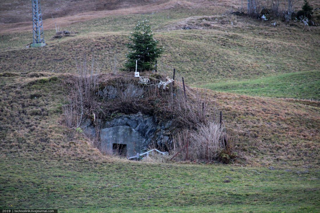 Festung Furggels - секретный город в скале крепости, крепость, бункера, объекта, которой, бункер, можно, плато, объект, Швейцарии, очень, резервуаров, крепостей, которых, человек, метров, одной, который, снимке, орудия