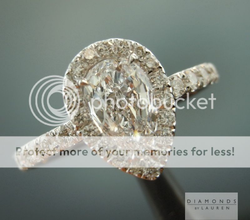 colorless pear shape diamond ring